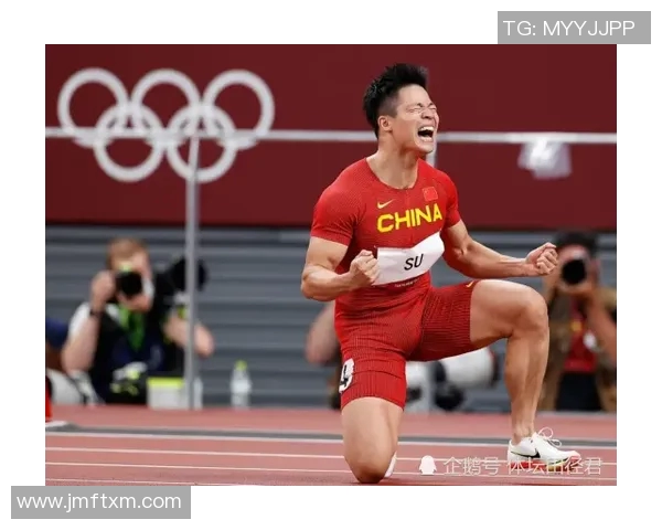 中国选手打破亚洲跳远纪录，教练当场落泪