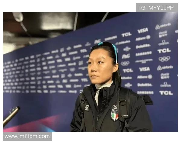 中国选手打破亚洲跳远纪录，教练当场落泪